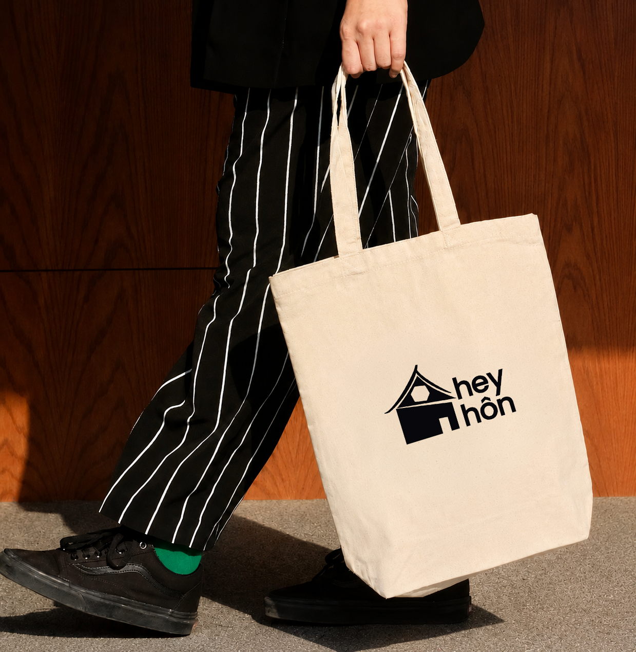 hey hôn branded tote bag